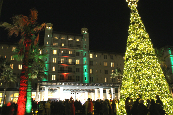Hotel Galvez Hosts Holiday Lighting Celebration, Offers Special Holiday Package