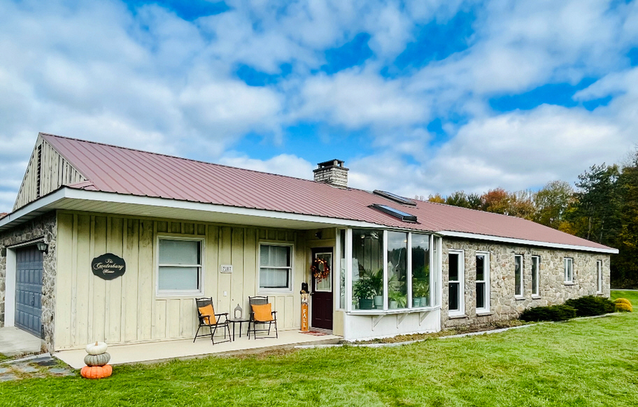 The Canterbury House - A Cozy Country Home (Rome/Westernville, NY)